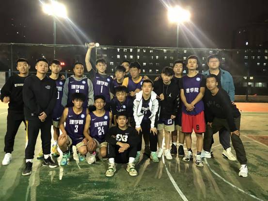 20211022 我院喜获beat365第十二届“迎新杯”篮球赛亚军 (2)