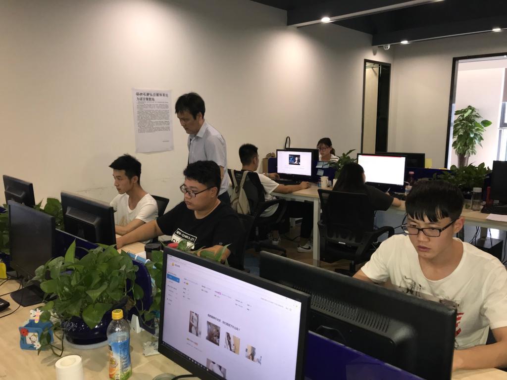 beat365领导看望实习学生